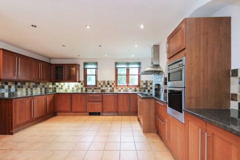 4 bedroom semi-detached house to rent, Puttenham, Tring, Hertfordshire