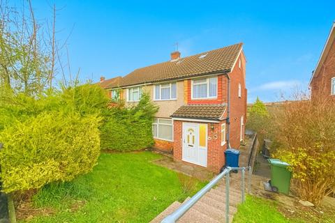 4 bedroom semi-detached house to rent, Baronsmead Road, Hp12