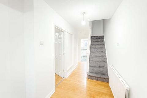 4 bedroom semi-detached house to rent, Baronsmead Road, Hp12