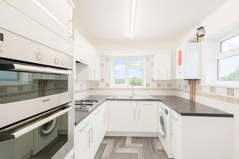4 bedroom semi-detached house to rent, Baronsmead Road, Hp12