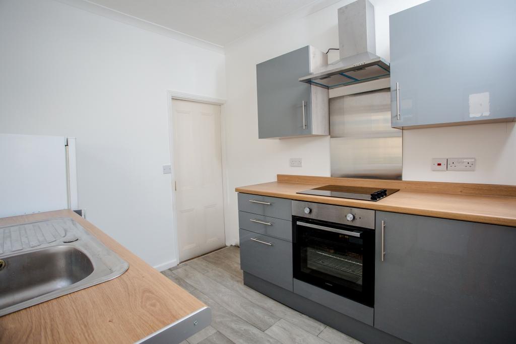 Goodwood Road Southsea PO5 2 bed terraced house £950 pcm (£219 pw)