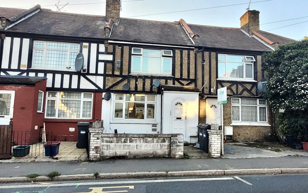 Vicarage Farm Road, Hounslow, TW5 4 bed terraced house £459,000