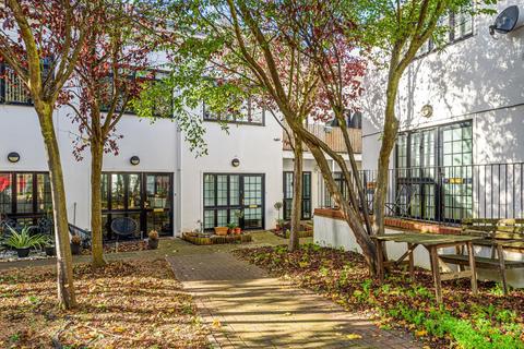 Flat 8, Crown Court Berrymans Lane, London, SE26 4JL