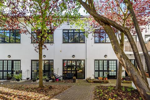 Flat 8, Crown Court Berrymans Lane, London, SE26 4JL