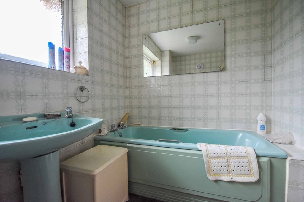 Sergeants Lane, Whitefield, M45 3 bed detached house £350,000