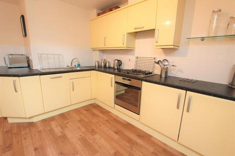 2 bedroom flat to rent, Willowbrae Road, Willowbrae, Edinburgh, EH8