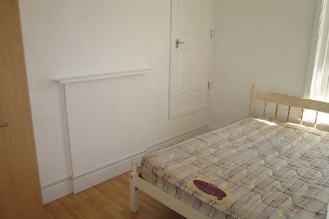 2 bedroom flat to rent, Clarendon Road, Southsea PO4