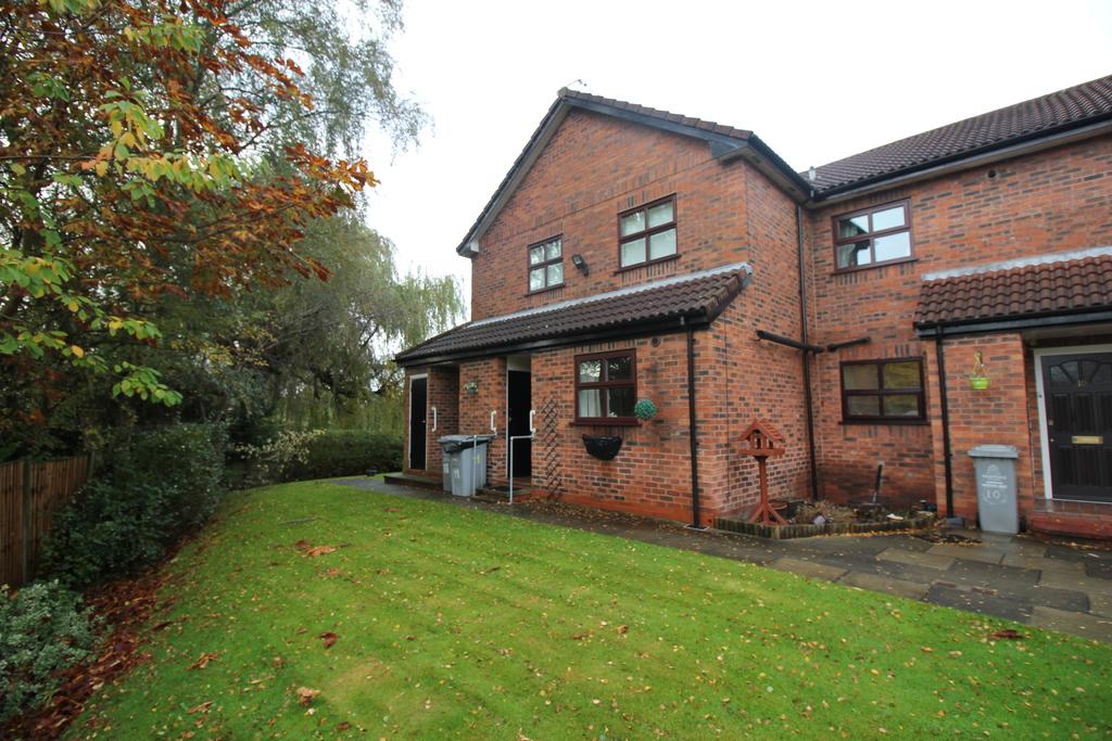 Queens Court, Flixton Urmston 2 bed flat £164,950