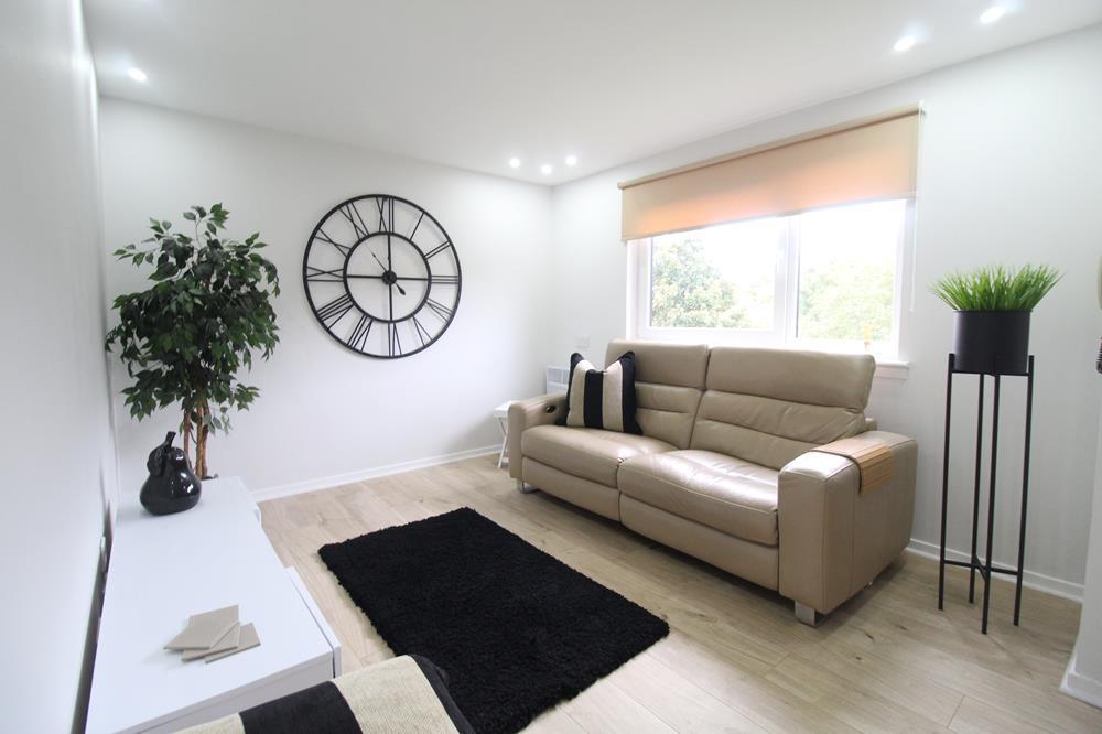 Lounge 1 − u
