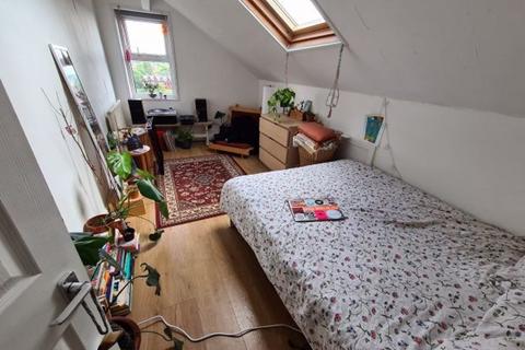 4 bedroom house to rent, St Michaels Lane, Leeds