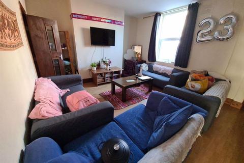 6 bedroom house to rent, Burley Road, Leeds