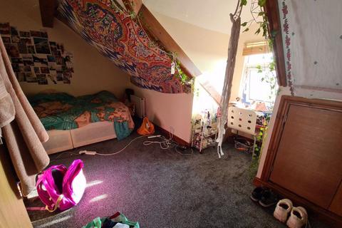 6 bedroom house to rent, Burley Road, Leeds