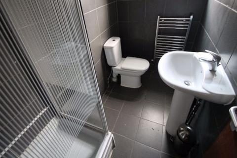 6 bedroom house to rent, Burley Road, Leeds