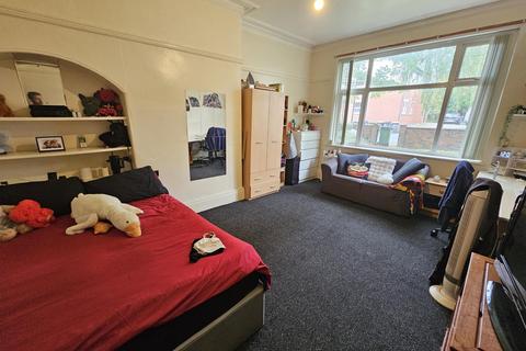 7 bedroom house to rent, St Michaels Villas, Leeds