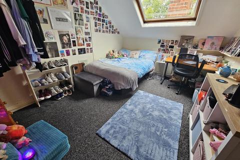 7 bedroom house to rent, St Michaels Villas, Leeds