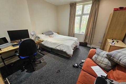 7 bedroom house to rent, St Michaels Villas, Leeds
