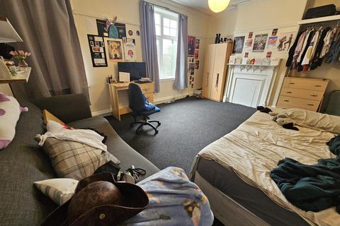 7 bedroom house to rent, St Michaels Villas, Leeds
