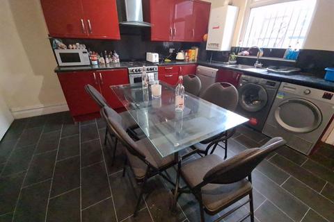 4 bedroom house to rent, Royal Park Grove, Leeds