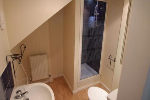 3 bedroom house to rent, Victoria Road, Leeds