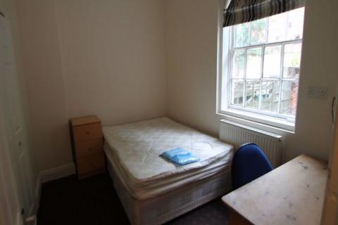 3 bedroom house to rent, Victoria Road, Leeds