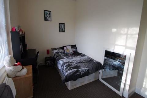 3 bedroom house to rent, Victoria Road, Leeds