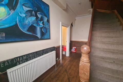 8 bedroom house to rent, Regent Park Terrace, Leeds