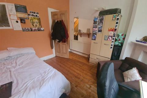 8 bedroom house to rent, Regent Park Terrace, Leeds