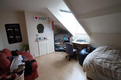 6 bedroom house to rent, Cliff Mount, Leeds