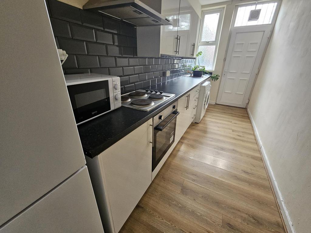 House in Leeds, West Yorkshire - View 2