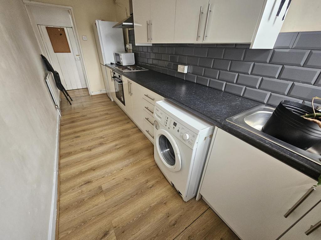 House in Leeds, West Yorkshire - View 3