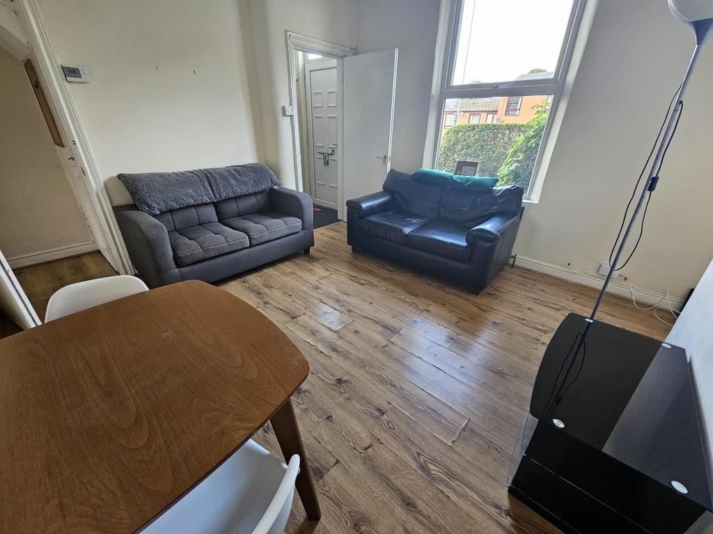 House in Leeds, West Yorkshire - More