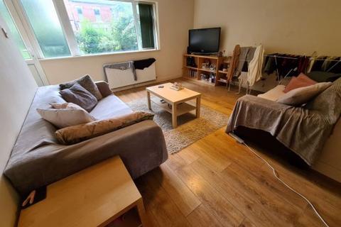 2 bedroom house to rent, Ash Grove, Leeds