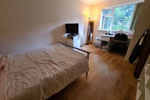 2 bedroom house to rent, Ash Grove, Leeds