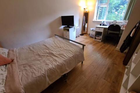 2 bedroom house to rent, Ash Grove, Leeds