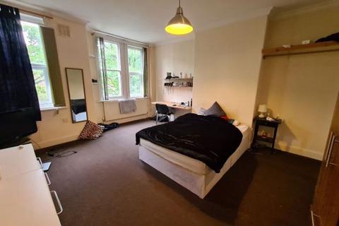 3 bedroom house to rent, Ash Grove, Leeds