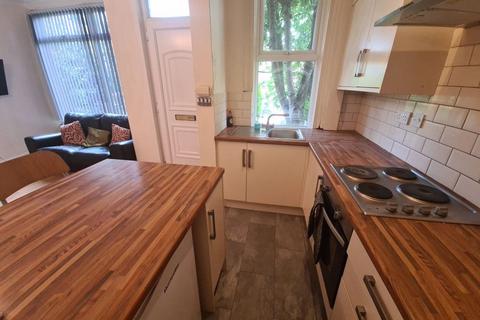 3 bedroom house to rent, Knowle Terrace, Leeds