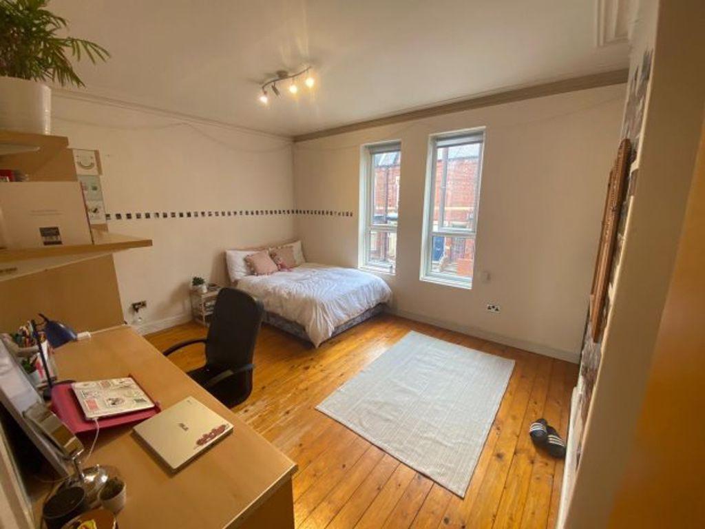 Blandford Gardens, Leeds 5 bed house to rent £3,120 pcm (£720 pw)