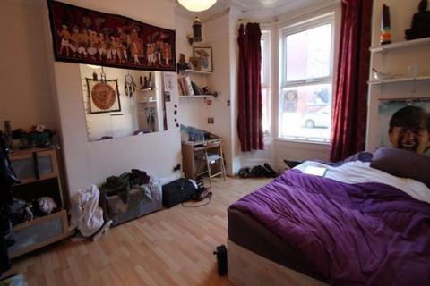 6 bedroom house to rent, Brudenell Grove, Leeds