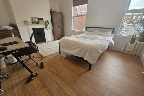6 bedroom house to rent, Brudenell Grove, Leeds