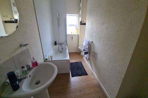 1 bedroom house to rent, Midland Road, Leeds