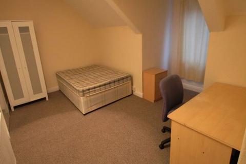 5 bedroom house to rent, Cardigan Road, Leeds