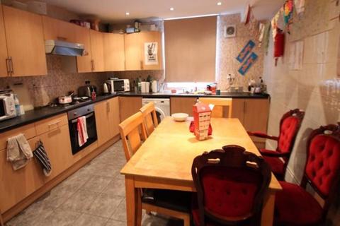 6 bedroom house to rent, Chestnut Avenue, Leeds