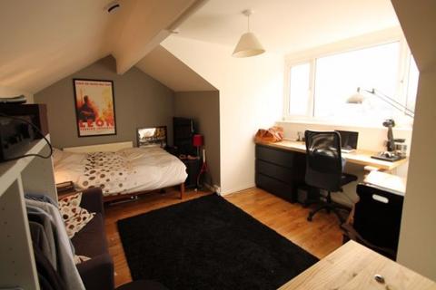 6 bedroom house to rent, Hyde Park Road, Leeds