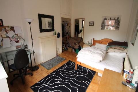 6 bedroom house to rent, Hyde Park Road, Leeds
