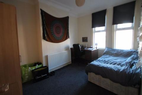 7 bedroom house to rent, Brudenell Avenue, Leeds
