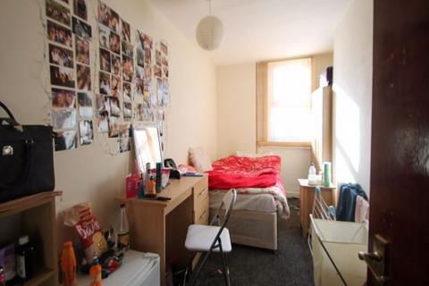 7 bedroom house to rent, Brudenell Avenue, Leeds