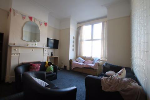 7 bedroom house to rent, Brudenell Avenue, Leeds