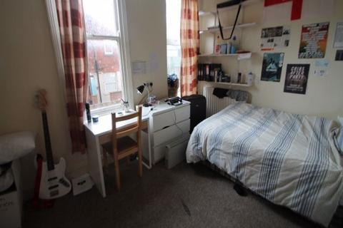 8 bedroom house to rent, Regent Park Terrace, Leeds