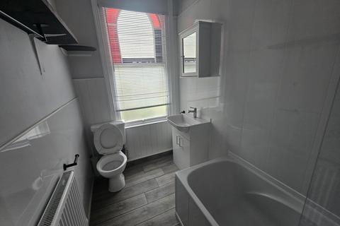 8 bedroom house to rent, Regent Park Terrace, Leeds