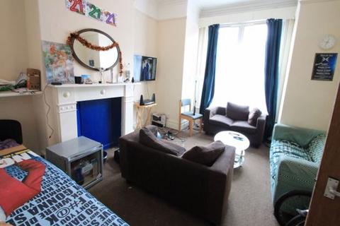 6 bedroom house to rent, Brudenell Avenue, Leeds